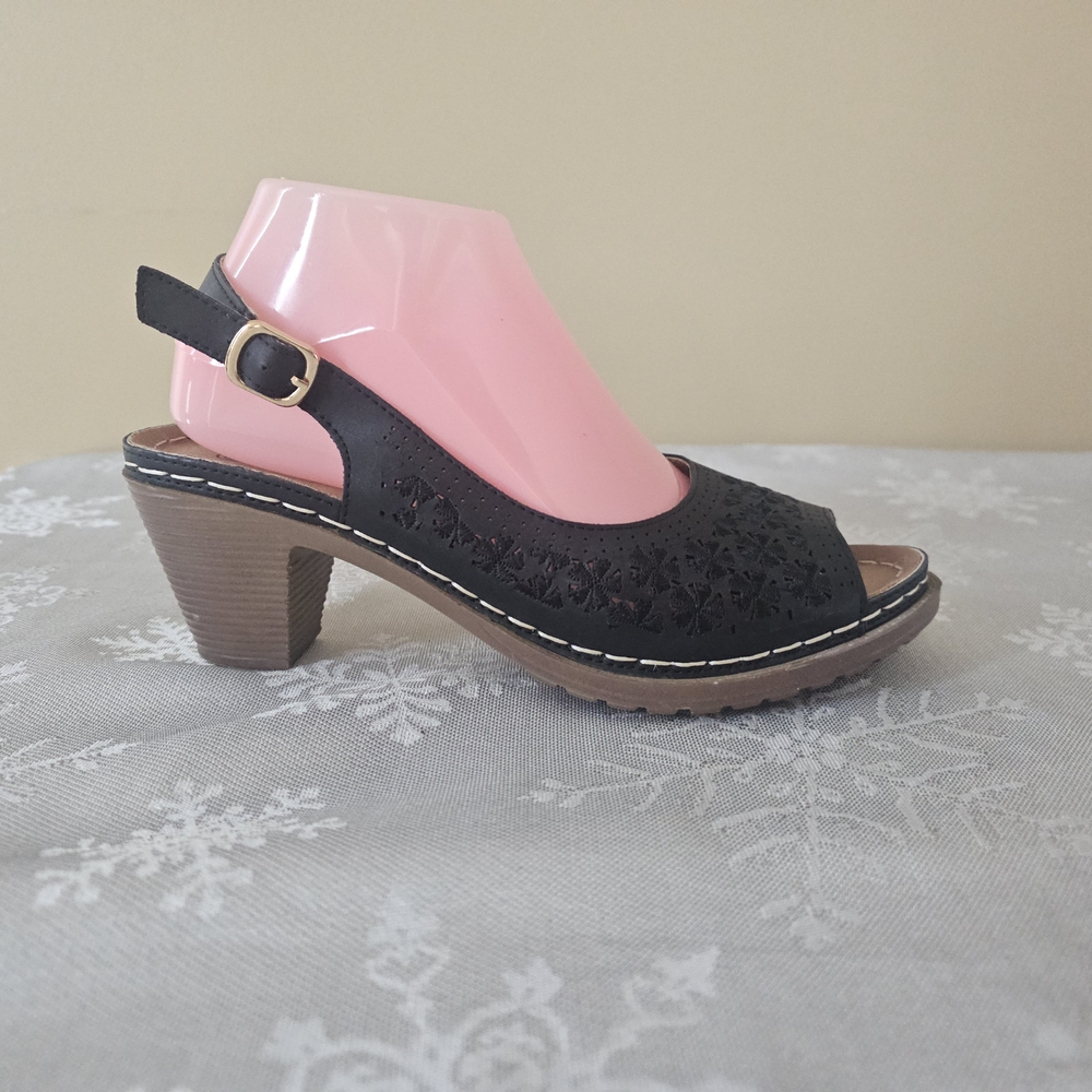 🔷️3 Items for$20🔷️JJ Embroidered Slingback Heels Black Wide Width Sz 39